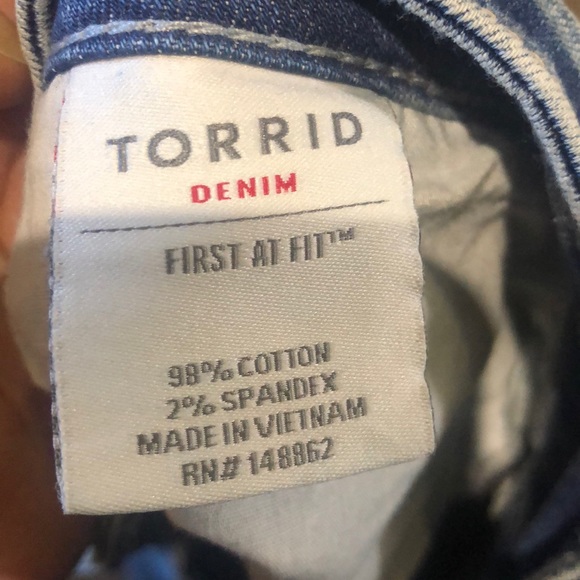 NWOT 🔮Torrid Tapered leg Jeans - Picture 7 of 9